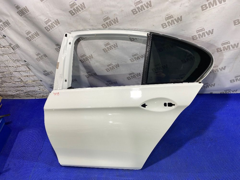 Задняя левая дверь BMW F10 цвет Alpinweiss 300