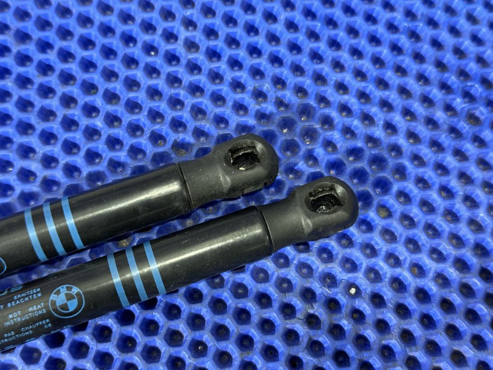 Амортизатор капота BMW F10, F11, F18 оригинал