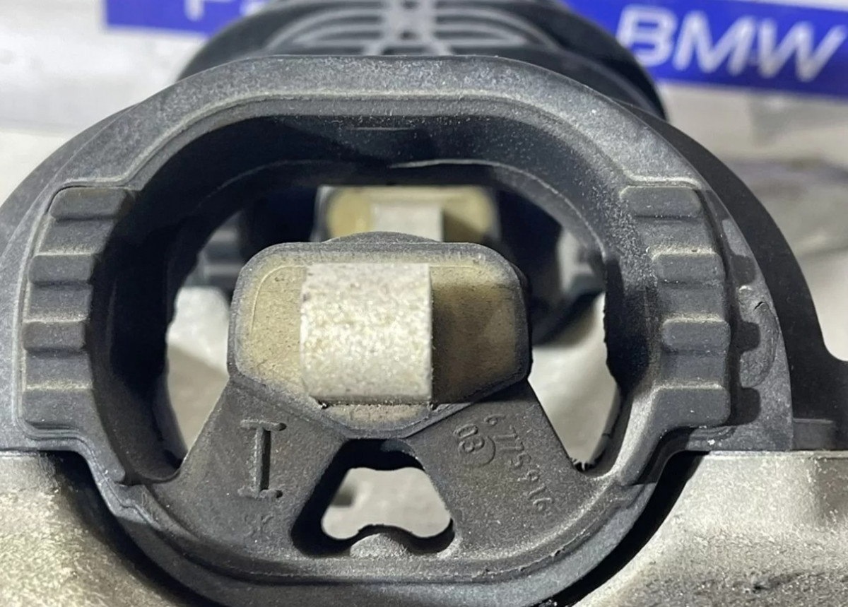Кроншейн АКПП с подушками bmw f10, F01