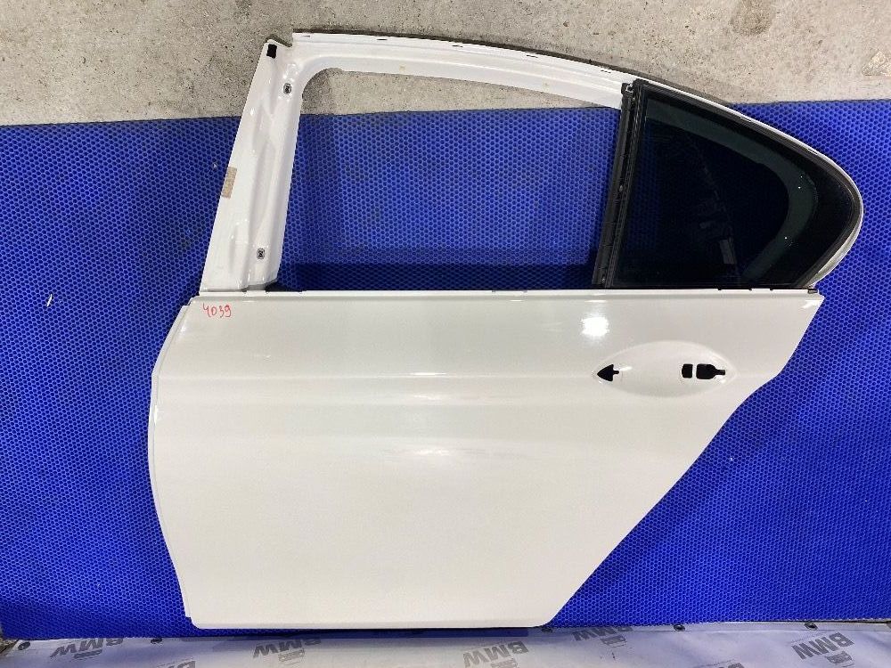 Задняя левая дверь BMW F10 цвет Alpinweiss 300