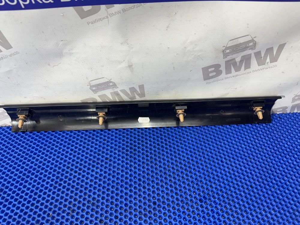Накладка порога BMW E60 с царапинками