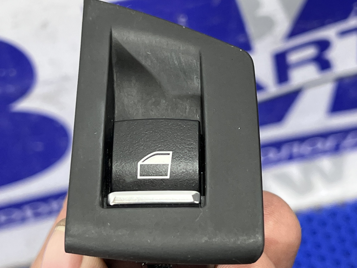 Кнопка cтеклоподъемника  BMW F10, F07, F01