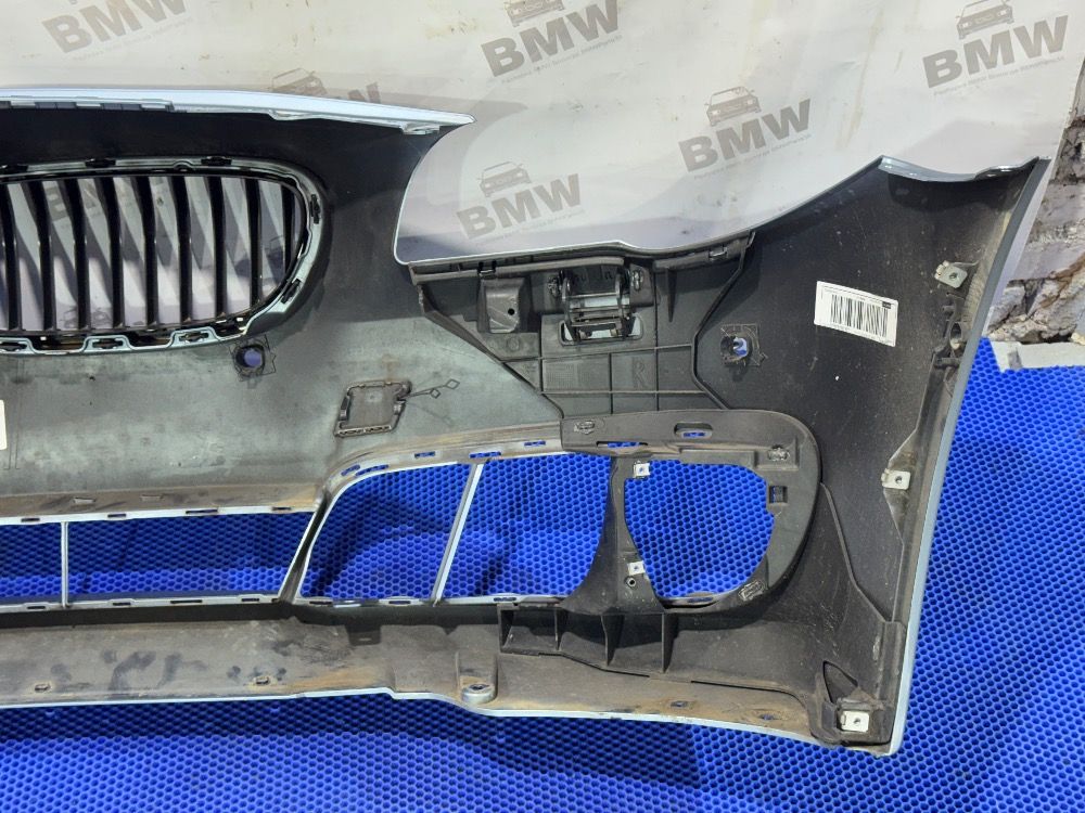 Оригинальный бампер BMW F10 рестайл LCI  дефекты