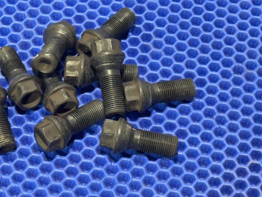 10 колёсных болтов BMW F10, F30, F01, G30
