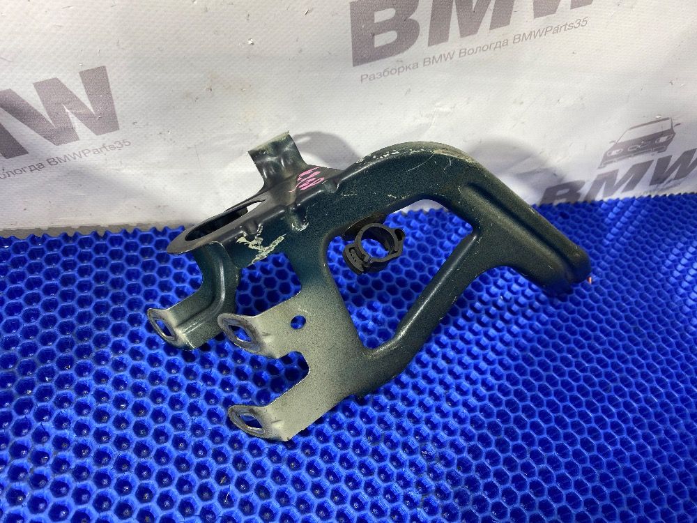 Кронштейн крыла правый передний  BMW F10, F11