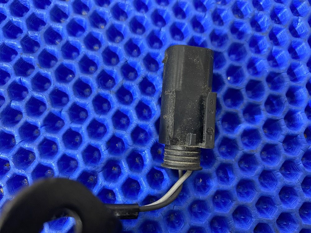 Замок капота BMW F10, F07, F01 левый