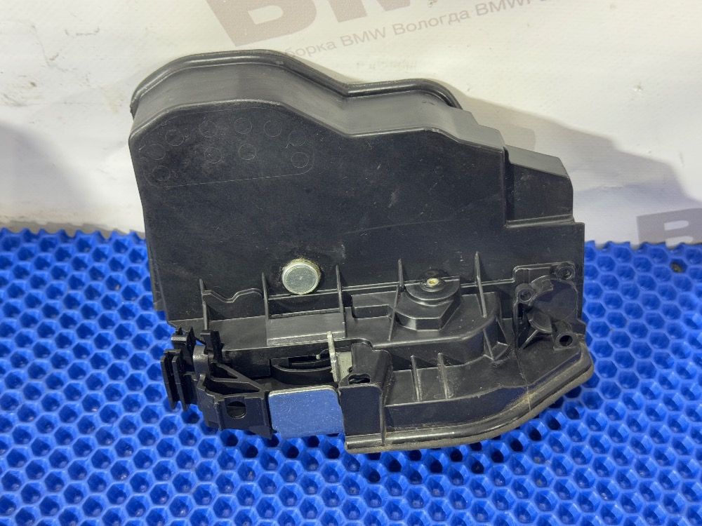 Замок задней левой двери bmw e60, e90, e70, f10