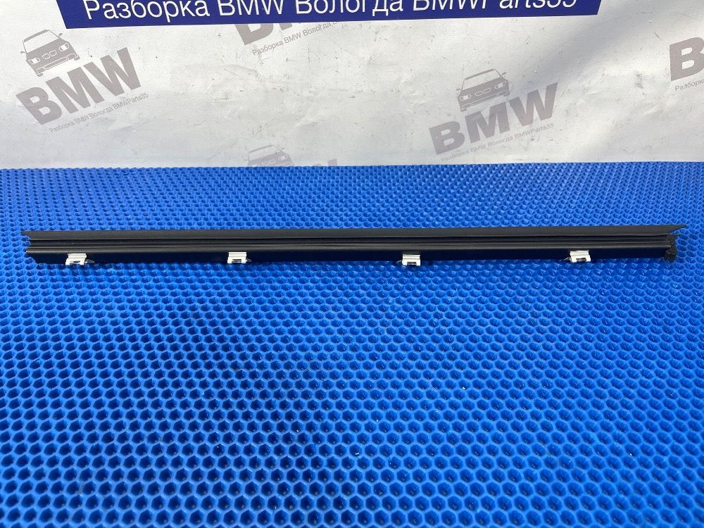 Уплотнитель стекла задний левый BMW F30 пробег 44к
