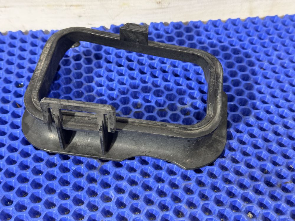 Рамка воздуховода BMW F10, F01, F07
