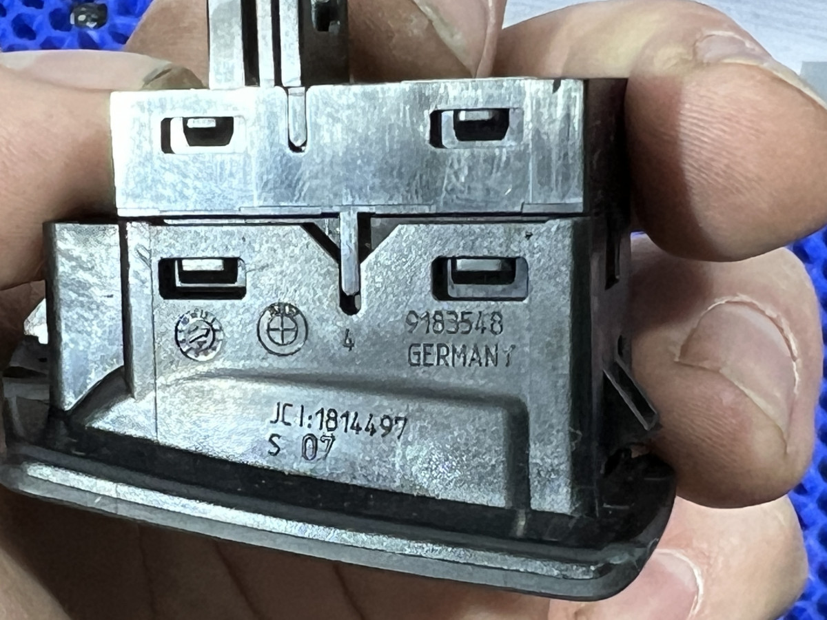 Кнопка cтеклоподъемника  BMW F10, F07, F01