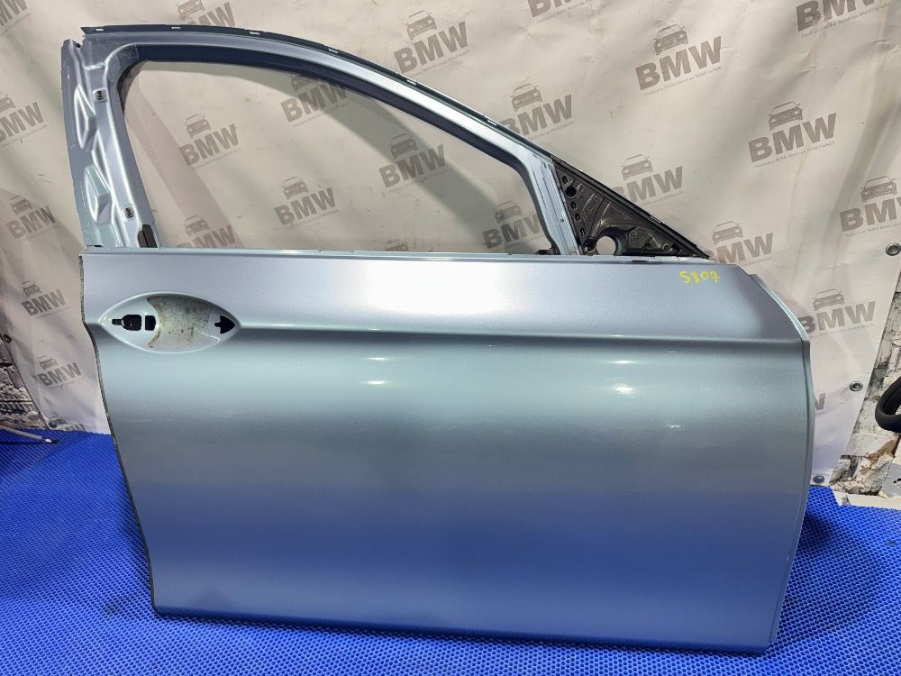 Передняя правая дверь BMW F10 цвет B40 голубой