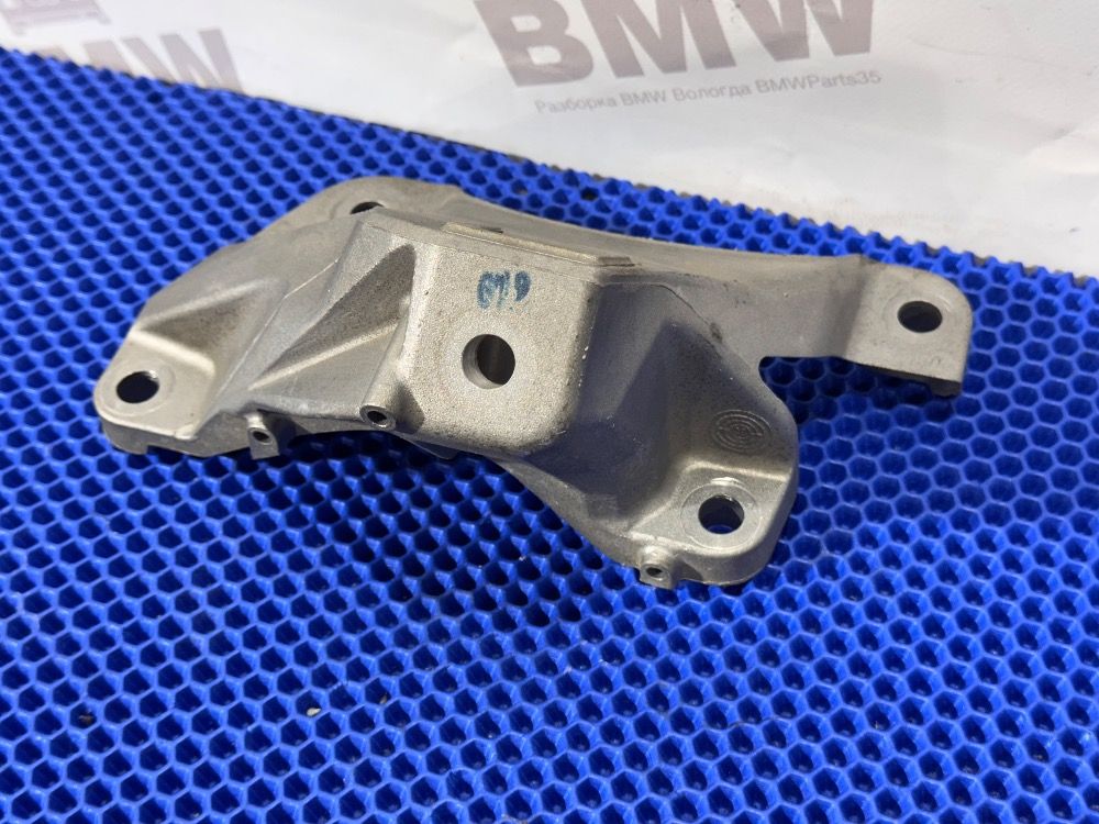Кронштейн двигателя правый  BMW F10 мотор N52