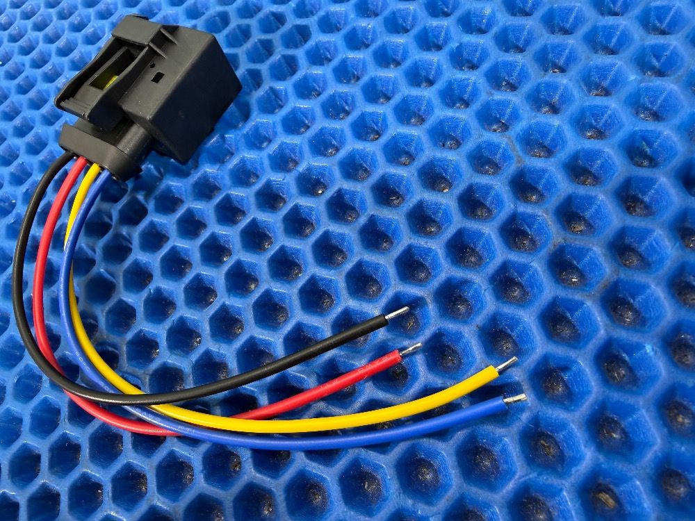 Фишка помпы BMW F10, F30 N20B20 (прямоугольная)