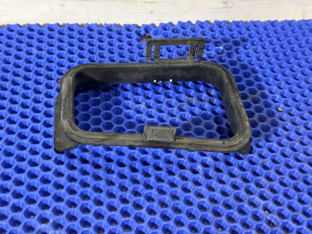 Рамка воздуховода BMW F10, F01, F07