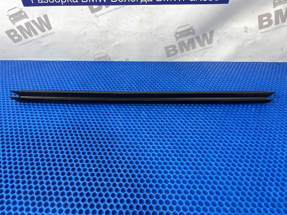 Уплотнитель стекла задний левый BMW F30 пробег 44к