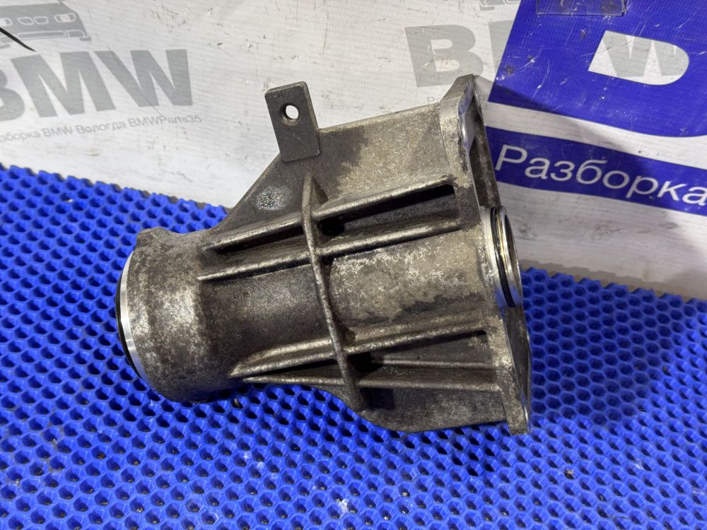 Опорный кронштейн привода BMW E84, E90, E92