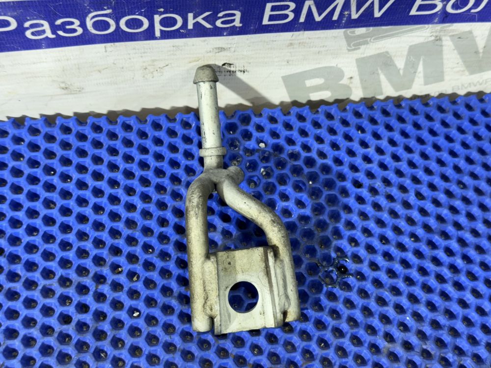 Кронштейн глушителя  левый  BMW F10, F07, F01