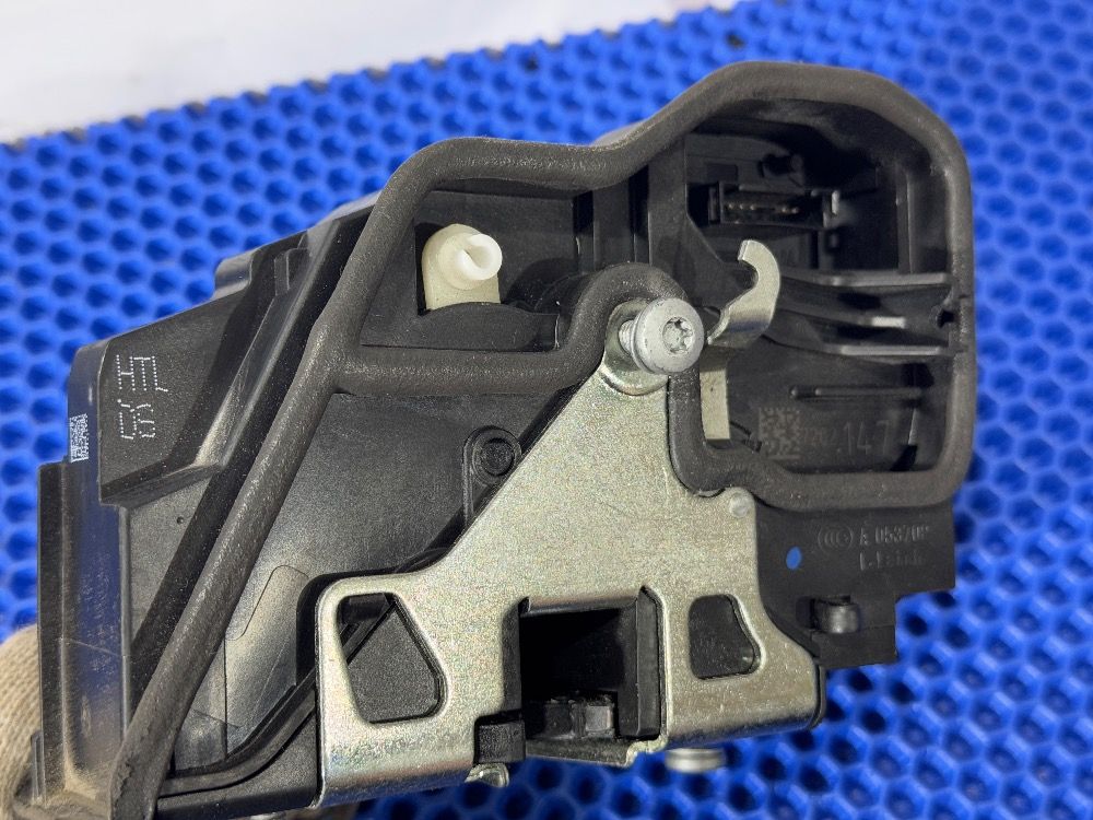 Замок задней левой двери bmw e60, e90, e70, f10