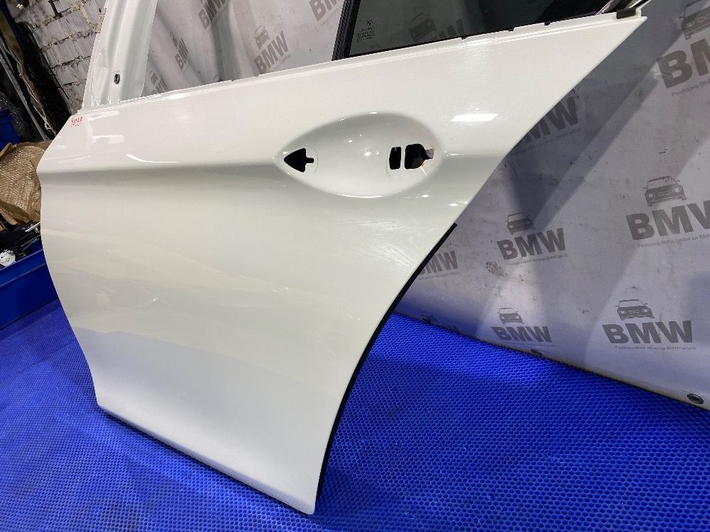 Задняя левая дверь BMW F10 цвет Alpinweiss 300