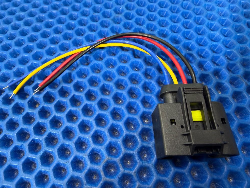 Фишка помпы BMW F10, F30 N20B20 (прямоугольная)