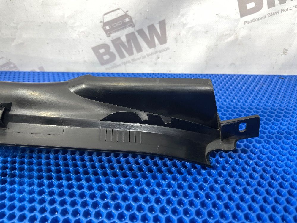 Внутренняя правая накладка на порог BMW E60 царапк