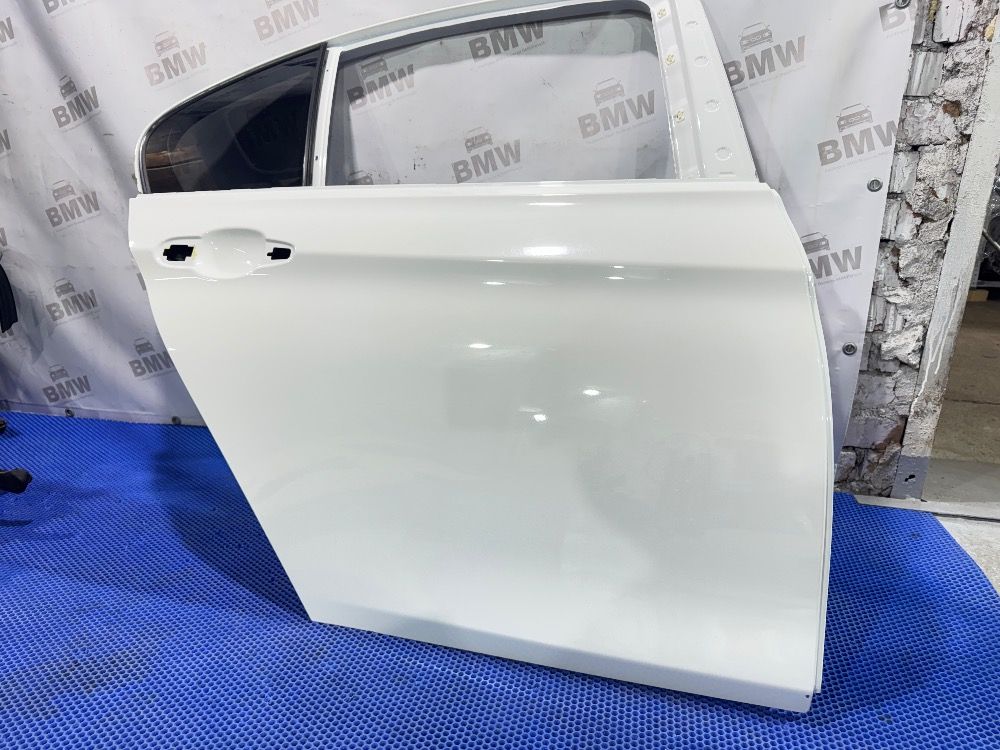 Задняя правая дверь BMW F30 Alpinweiss 300