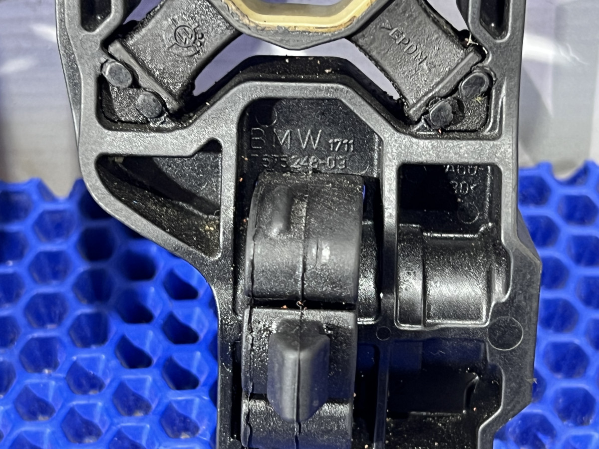 Кронштейн радиатора BMW F10, F01, F07