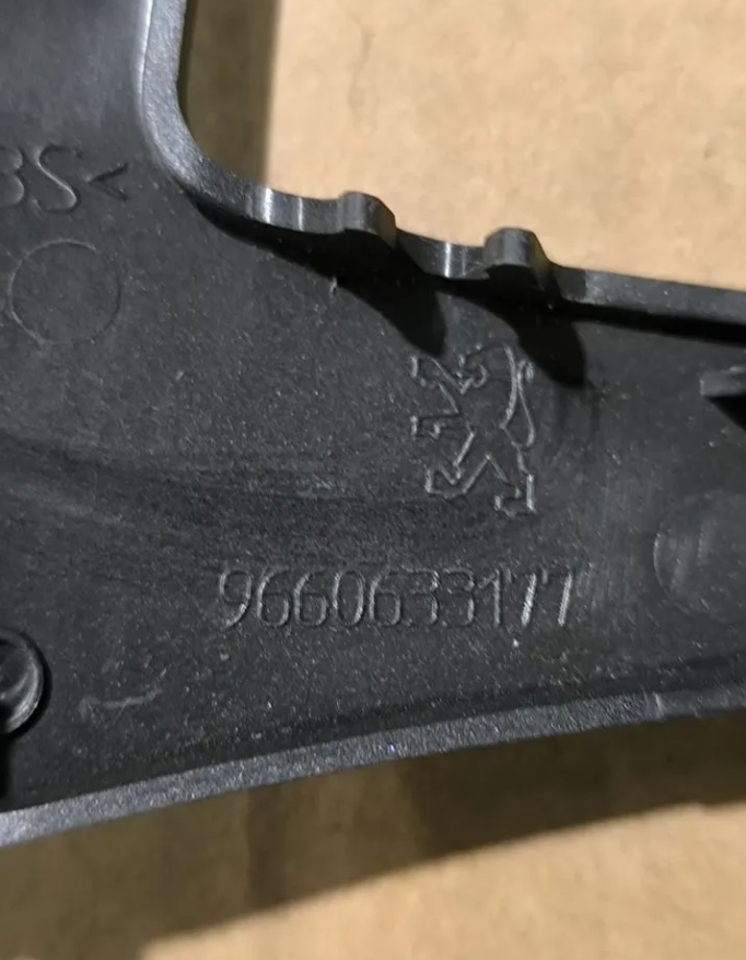 Накладка кулисы Пежо 308