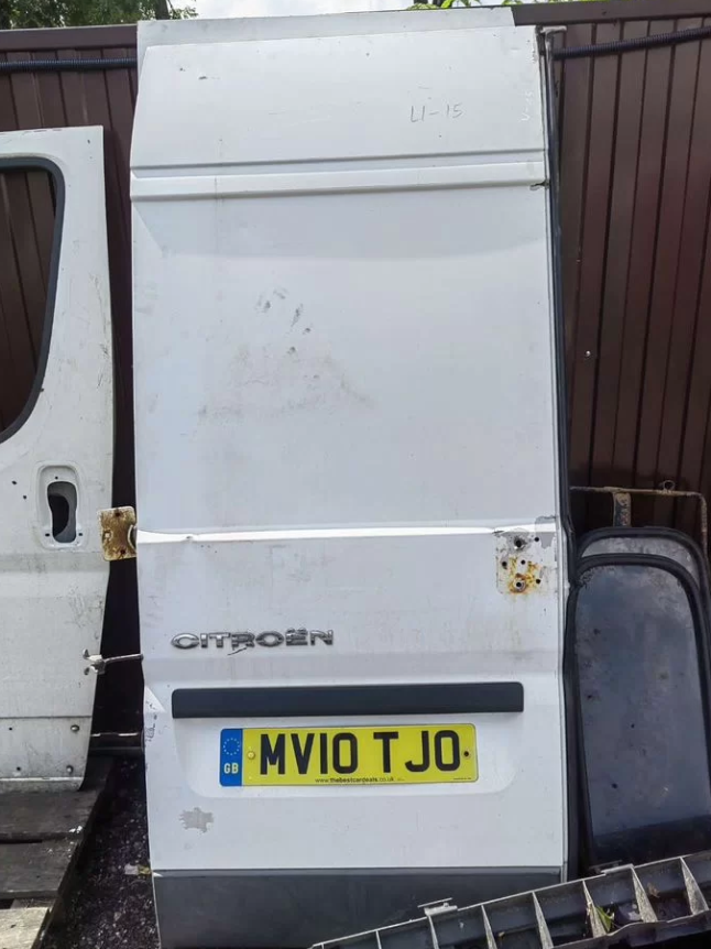 Задние двери Пежо Боксер