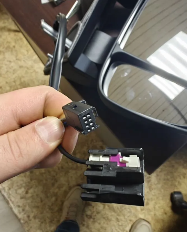 Правое зеркало Пежо Боксер Ситроен Джампер