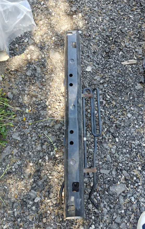 Усилитель бампера Пежо Партнер Типи