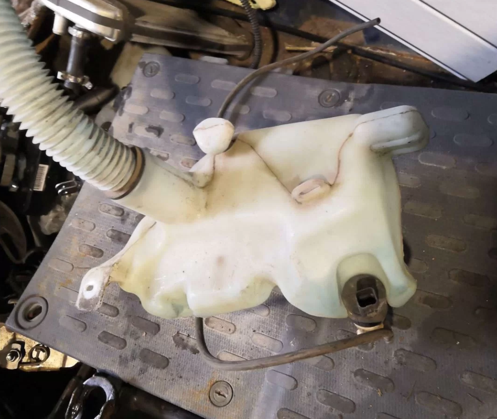 Бачок омывателя Пежо партнёр Ситроен Берлинго б9