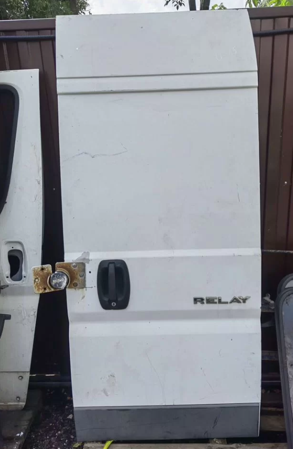 Задние двери Пежо Боксер