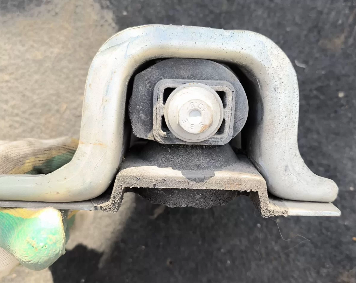 Подушка двс Пежо Боксер Ситроен Джампер