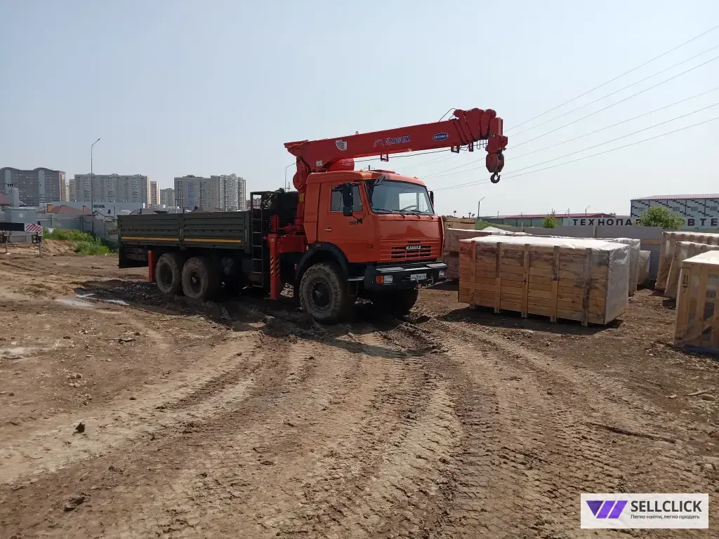 Кран манипулятор. Вездеход, шоссейник.