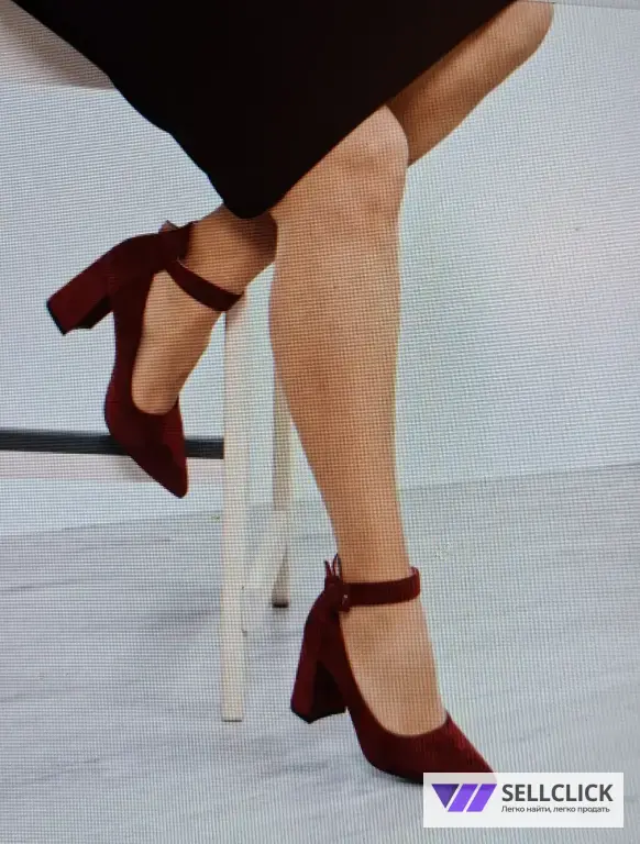 Туфли женские на каблуке фирмы ADMLIS, новые 39 размер