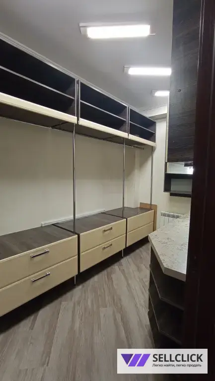 Продаётся просторная трёхкомнатная квартира в Центре Мариуполя