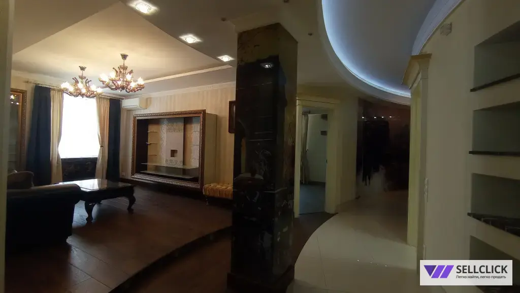 Продаётся просторная трёхкомнатная квартира в Центре Мариуполя