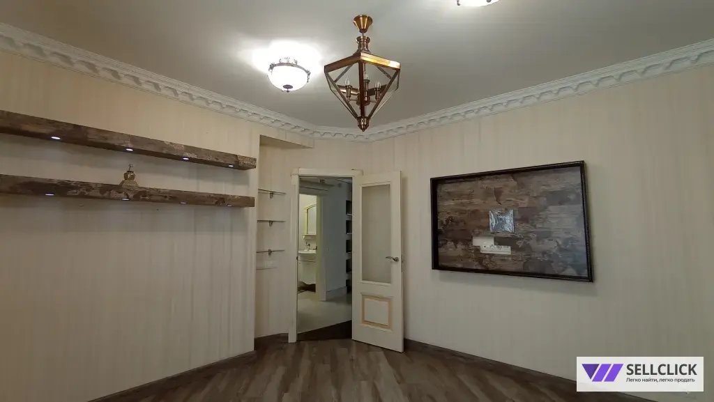 Продаётся просторная трёхкомнатная квартира в Центре Мариуполя