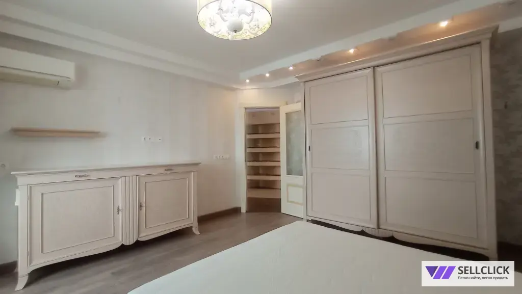 Продаётся просторная трёхкомнатная квартира в Центре Мариуполя