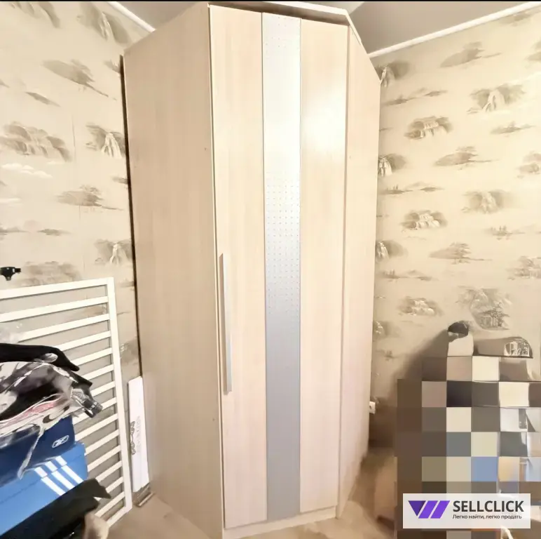 Шкаф угловой, очень вместительный