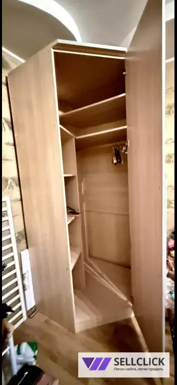 Шкаф угловой, очень вместительный