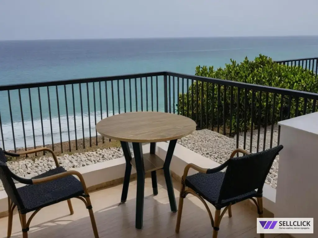 Стол круглый из дерева