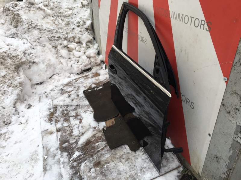 Дверь передняя правая на Audi A4 B8 / Ауди А4 Б8 2007-2015г.\nОригинал.\nВ отличном состоянии. Без дефектов. Без коррозии.\nДверь продается в сборе со стеклом, стеклоподъемником, блоком комфорта, ручкой двери.\nВсё как на фото.\nКонтрактная запчасть из Яп