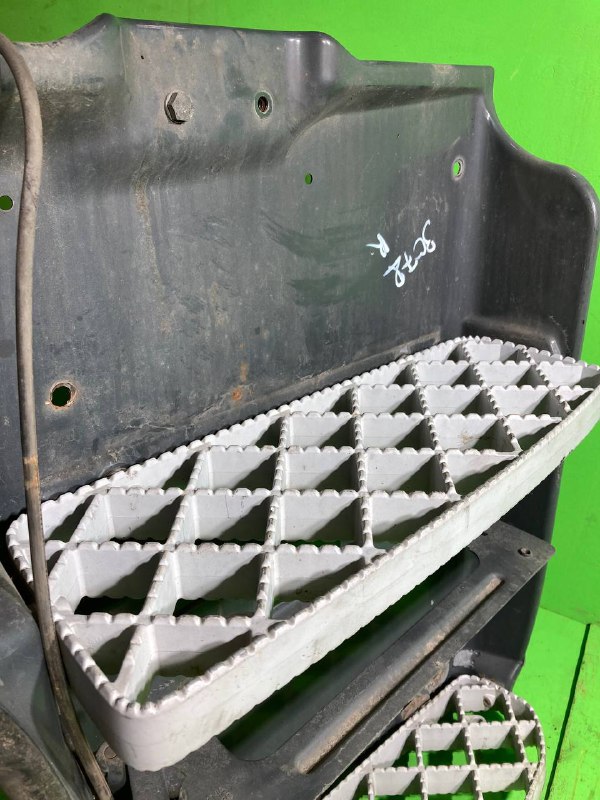 Корпус подножки SCANIA R420