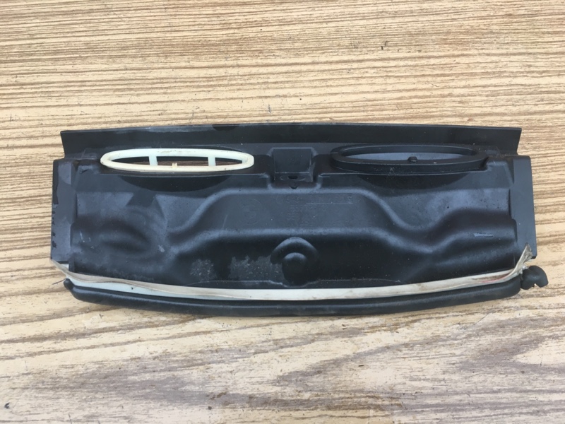 Перегородка накладка моторного отсека на BMW 1 E87 E81 / БМВ Е87 рестайлинг 2004-2011г\nНакладка центральная отопителя.\nОригинал.\nОтличное состояние.\nКонтрактная запчасть из Японии.\nДоставка в регионы.\nПрименимость:\nBMW 1-serie E82/E88 2007-2013\nBM