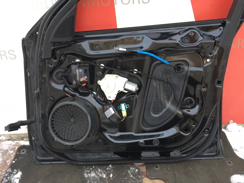 Дверь передняя правая на Audi A4 B8 / Ауди А4 Б8 2007-2015г.\nОригинал.\nВ отличном состоянии. Без дефектов. Без коррозии.\nДверь продается в сборе со стеклом, стеклоподъемником, блоком комфорта, ручкой двери.\nВсё как на фото.\nКонтрактная запчасть из Яп