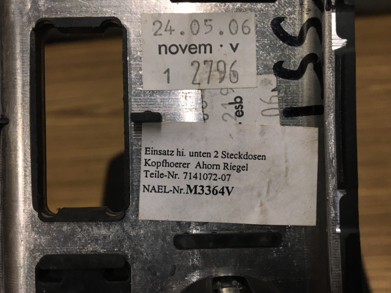 Накладка декоративная с прикуривателем на БМВ 5 Е60 Е61 / BMW 5 Е60 Е61 2003-2009г. Оригинал. В отличном состоянии. Без дефектов. Контрактная запчасть из Японии. Без пробега по РФ. Отправим в регионы ТК.