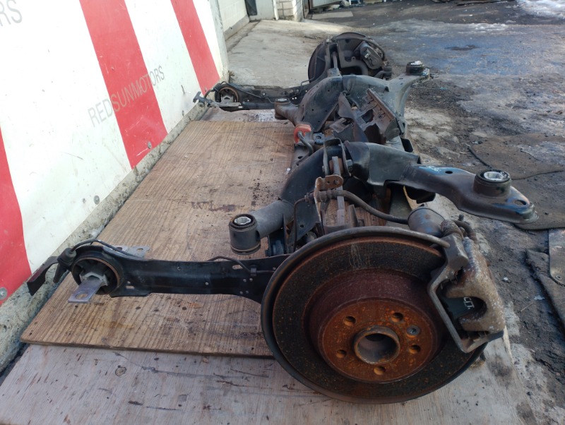 Балка задняя в сборе подрамник на Volvo S60 II 1.6 B4164T 2010-2018 г.\nПродается в сборе, как на фото.\nОригинал.\nПробег авто по Японии 63300 км.\nВ отличном состоянии, без ржавчины, все сайлентблоки целые.\nКонтрактная запчасть из Японии. Без пробега п