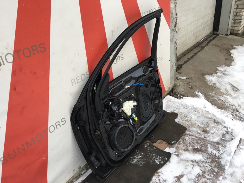 Дверь передняя правая на Audi A4 B8 / Ауди А4 Б8 2007-2015г.\nОригинал.\nВ отличном состоянии. Без дефектов. Без коррозии.\nДверь продается в сборе со стеклом, стеклоподъемником, блоком комфорта, ручкой двери.\nВсё как на фото.\nКонтрактная запчасть из Яп